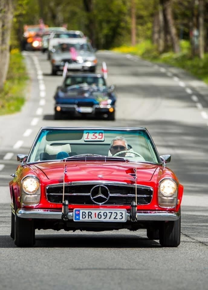 17. mai kortesje med veteranbiler 2021 